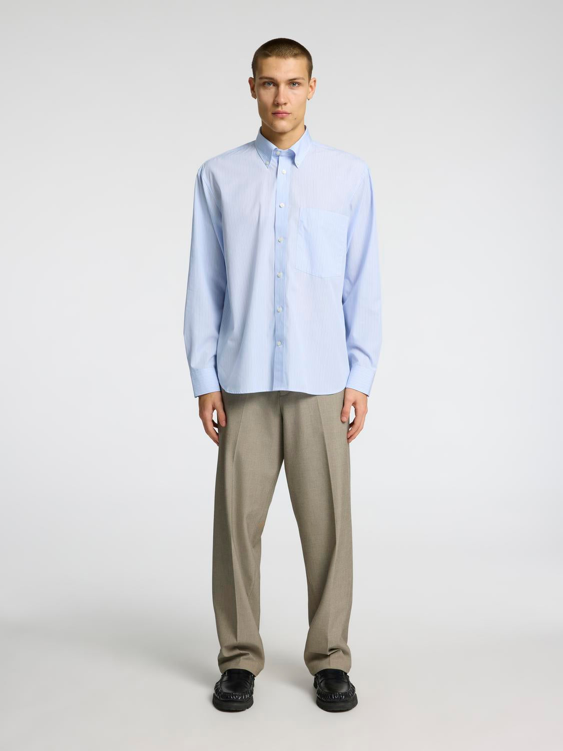 model_shot-front_full